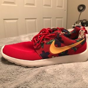 Size 8 Nike Roshe floral trainers